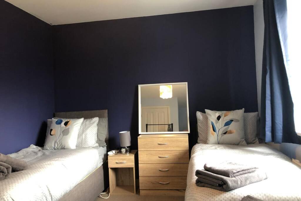 Dudley House **Staycation & Contractors** Sleeps 7 Tipton Kültér fotó