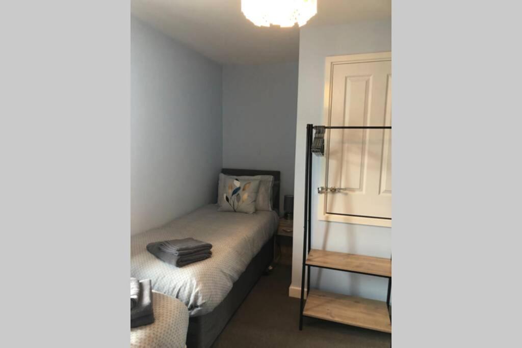 Dudley House **Staycation & Contractors** Sleeps 7 Tipton Kültér fotó