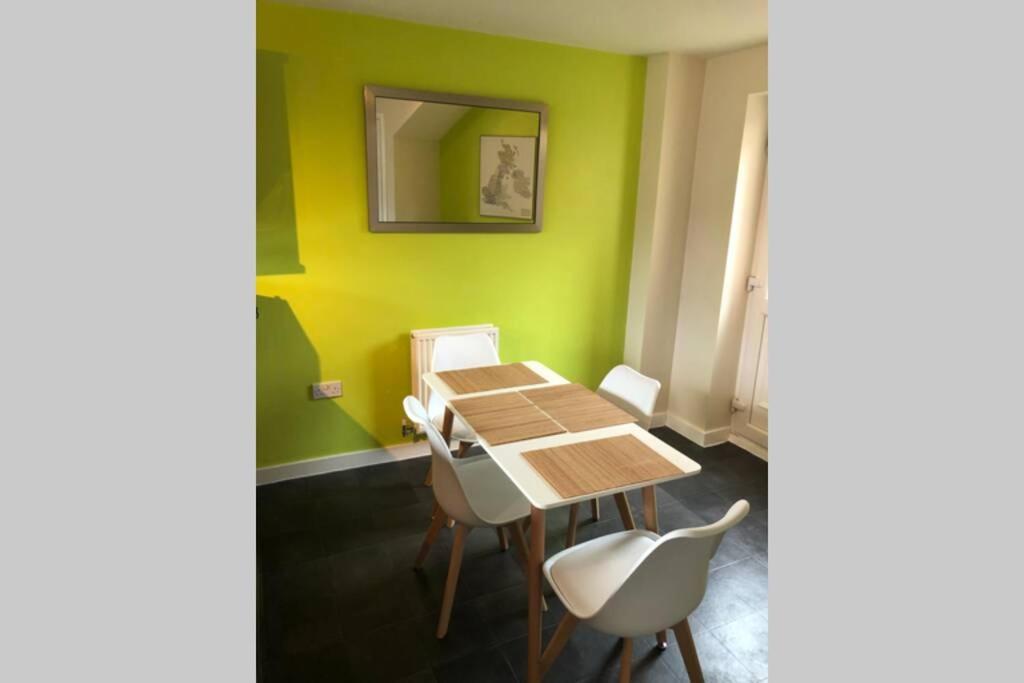 Dudley House **Staycation & Contractors** Sleeps 7 Tipton Kültér fotó